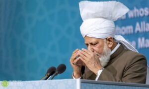 Müslüman Ahmediye Cemaati Başkanı Ensarullah İctema Meclisini İnanç İlham Veren Bir Konuşma İle Bitirdi