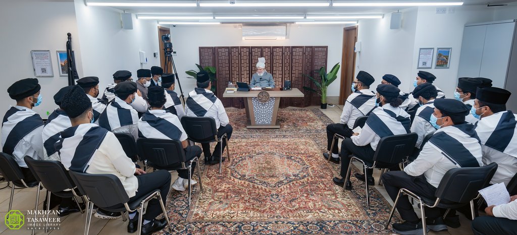 Head Of Ahmadiyya Muslim Community, Hazrat Mirza Masroor Ahmad, Guides Young American Muslims From The Midwest Region