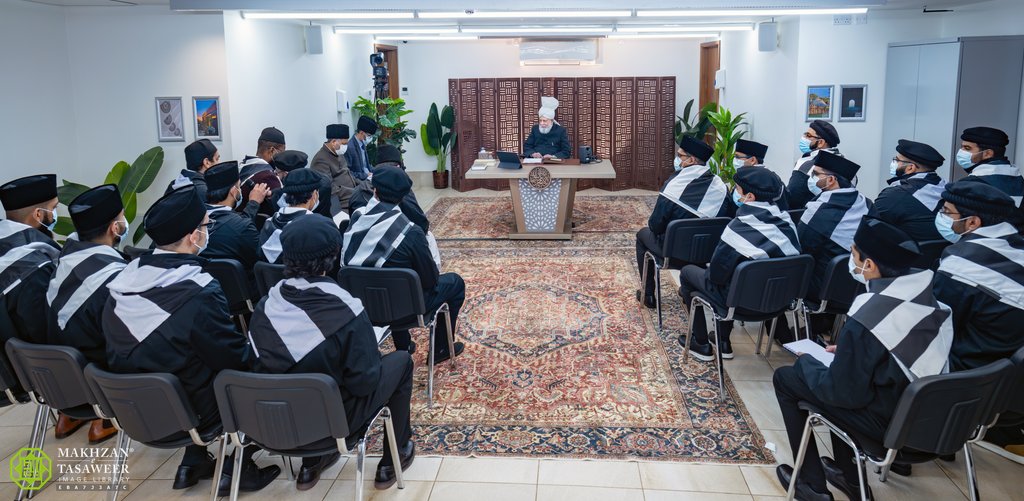 Khuddam From USA Midwest Region Have Honour Of A Meeting With Head Of The Ahmadiyya Muslim Community