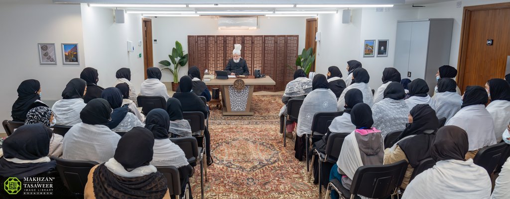 Lajna Members from the Nordrhein Region, Germany, Met with His Holiness, Hazrat Mirza Masroor Ahmad