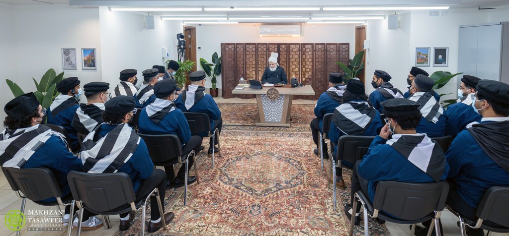 Members of Muqami Region, USA Have Honour of Meeting Hazrat Mirza Masroor Ahmad