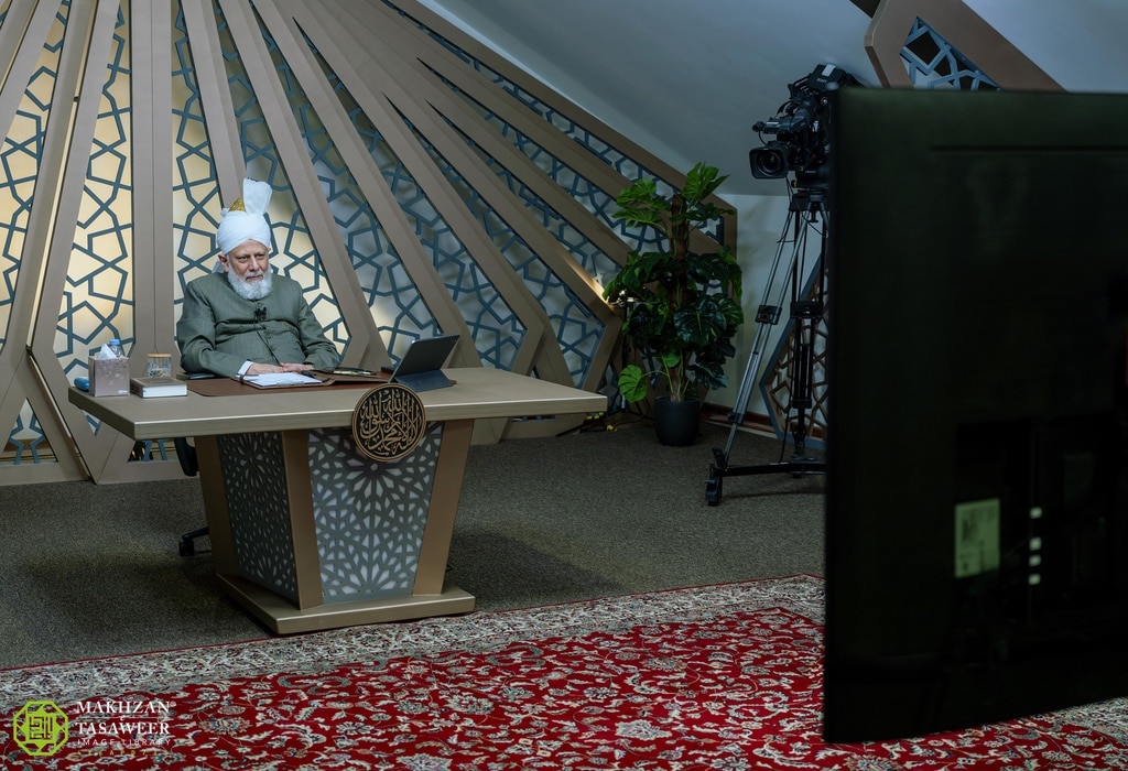 Members of Sweden’s Ahmadiyya Muslim Students’ Association for Women (AMWSA) Granted Honour of Virtual Meeting With Hazrat Mirza Masroor Ahmad