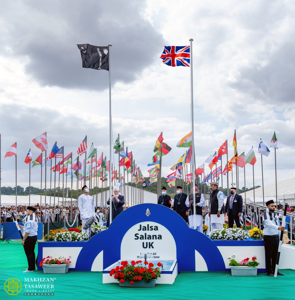 60th Jalsa Salana UK: Hazrat Mirza Masroor Ahmad Calls for Global Peace and Justice During Britain’s Largest and Oldest Muslim Convention